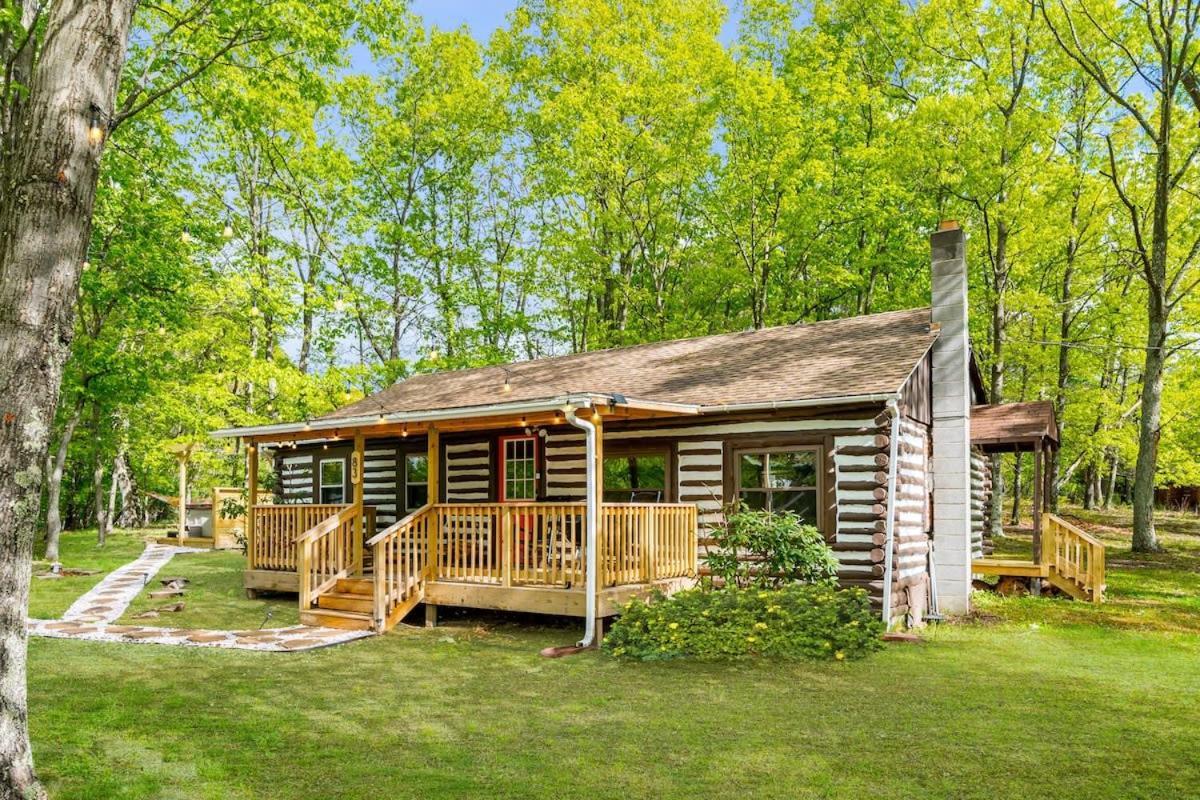 Modernized Log Cabin W Hot Tub Fire Pit & Views Berkeley Springs Bagian luar foto