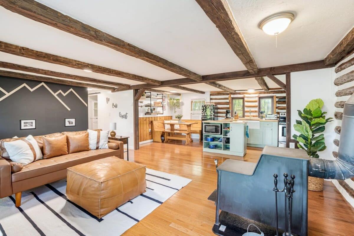 Modernized Log Cabin W Hot Tub Fire Pit & Views Berkeley Springs Bagian luar foto
