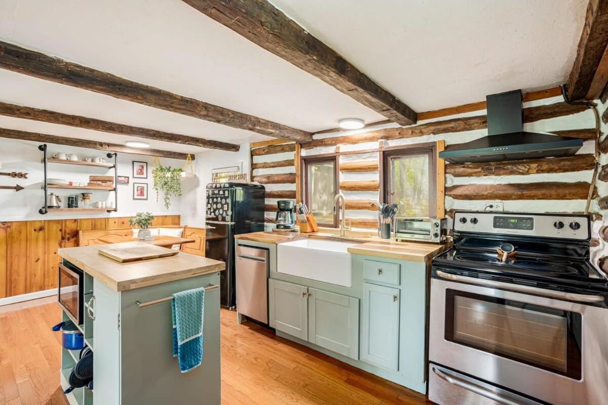 Modernized Log Cabin W Hot Tub Fire Pit & Views Berkeley Springs Bagian luar foto