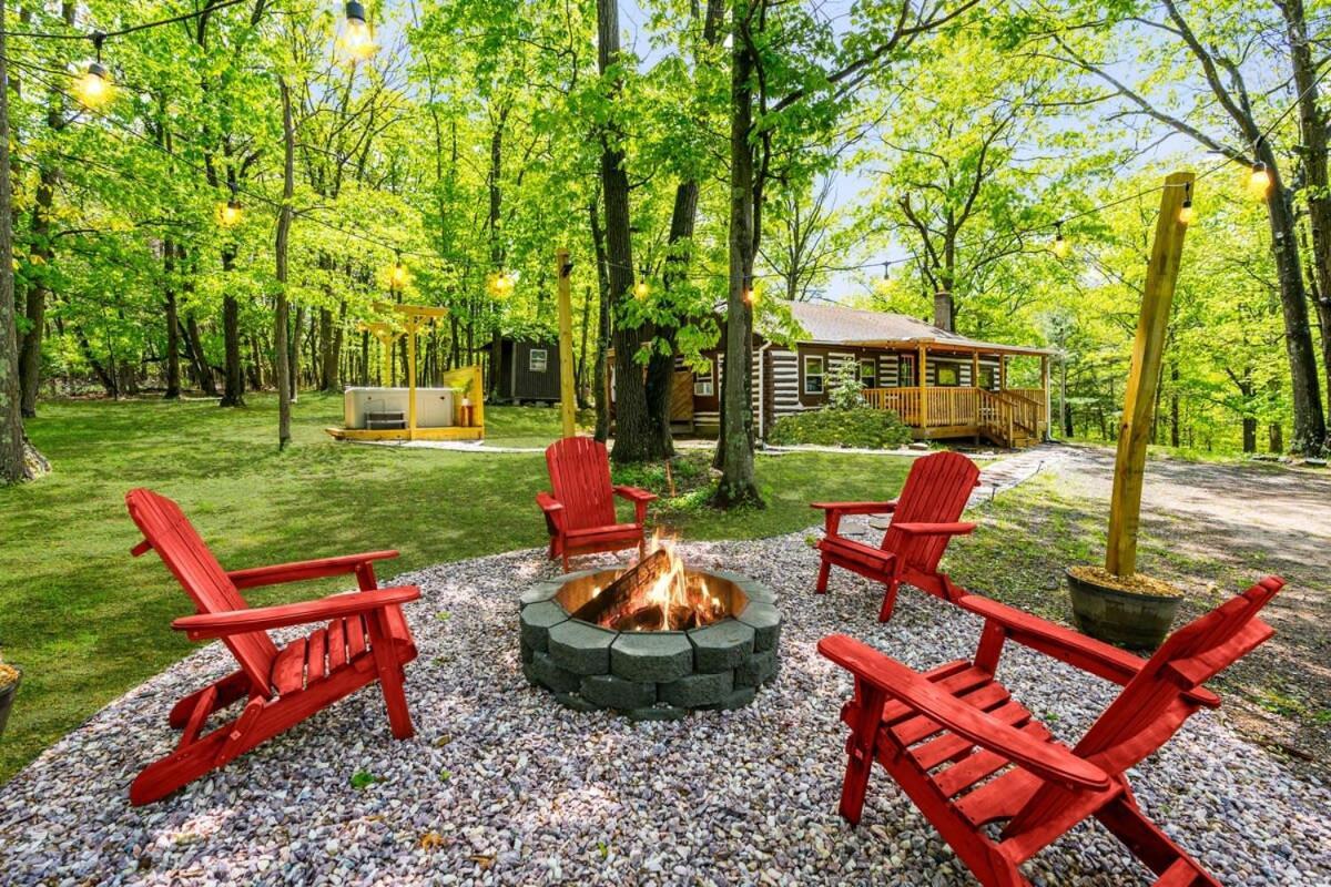 Modernized Log Cabin W Hot Tub Fire Pit & Views Berkeley Springs Bagian luar foto