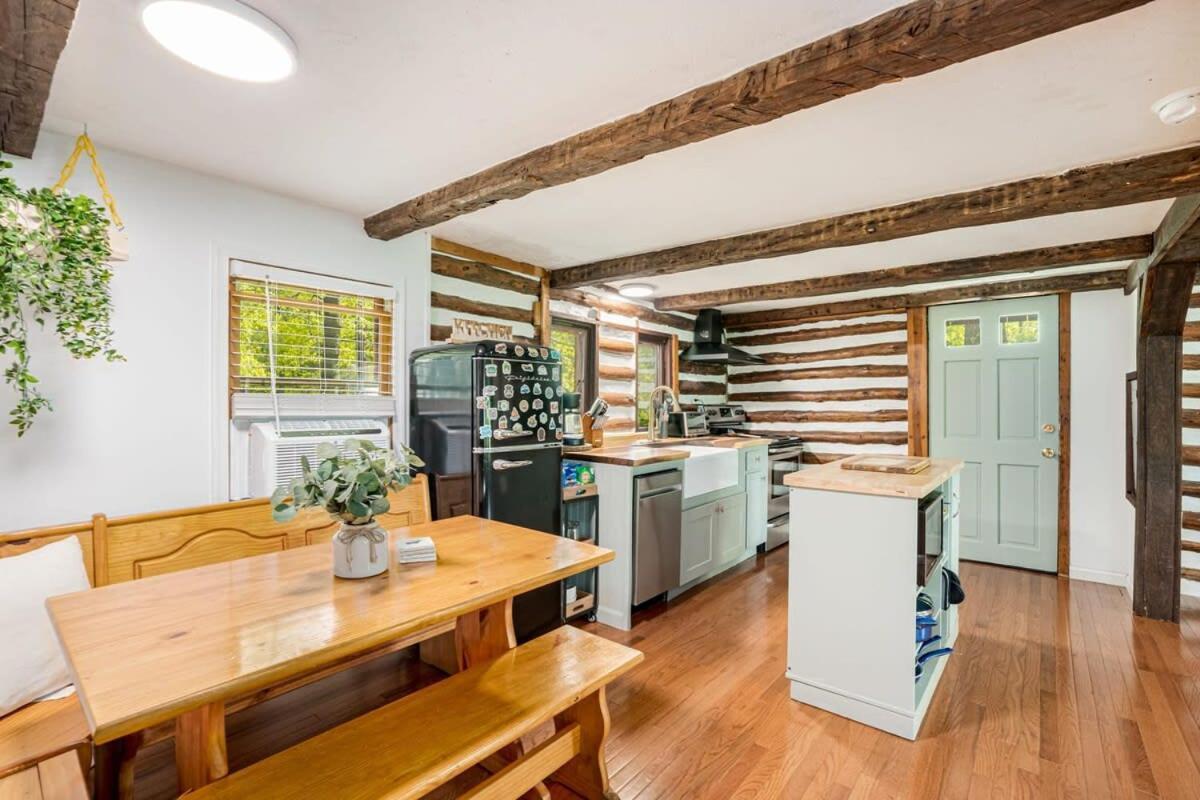 Modernized Log Cabin W Hot Tub Fire Pit & Views Berkeley Springs Bagian luar foto