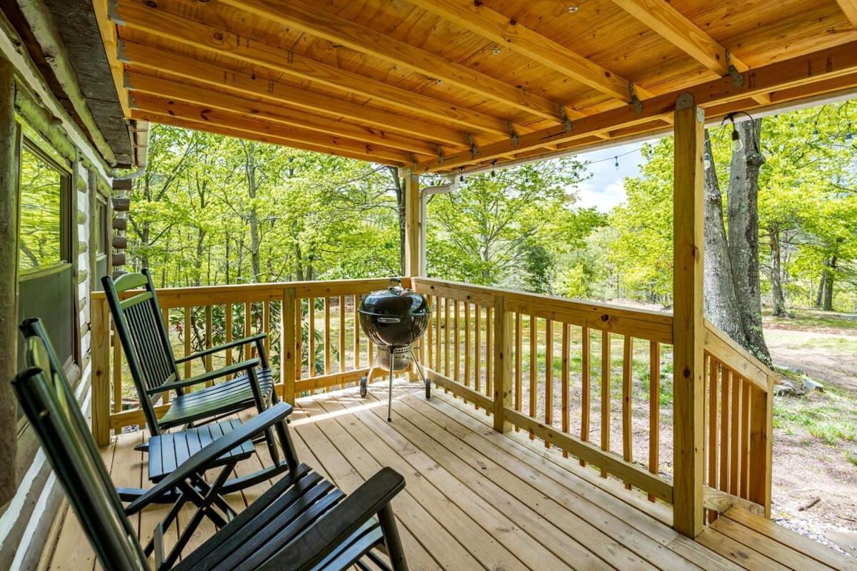 Modernized Log Cabin W Hot Tub Fire Pit & Views Berkeley Springs Bagian luar foto