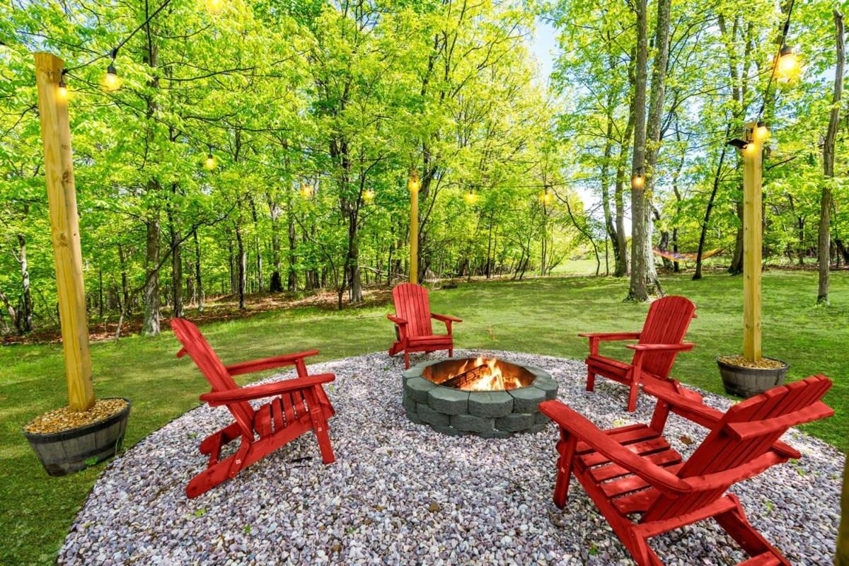Modernized Log Cabin W Hot Tub Fire Pit & Views Berkeley Springs Bagian luar foto