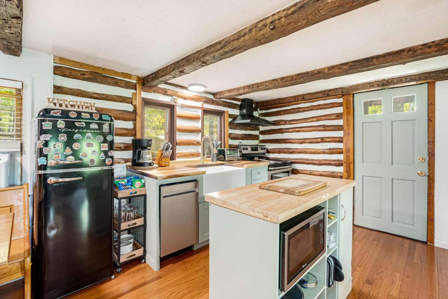 Modernized Log Cabin W Hot Tub Fire Pit & Views Berkeley Springs Bagian luar foto