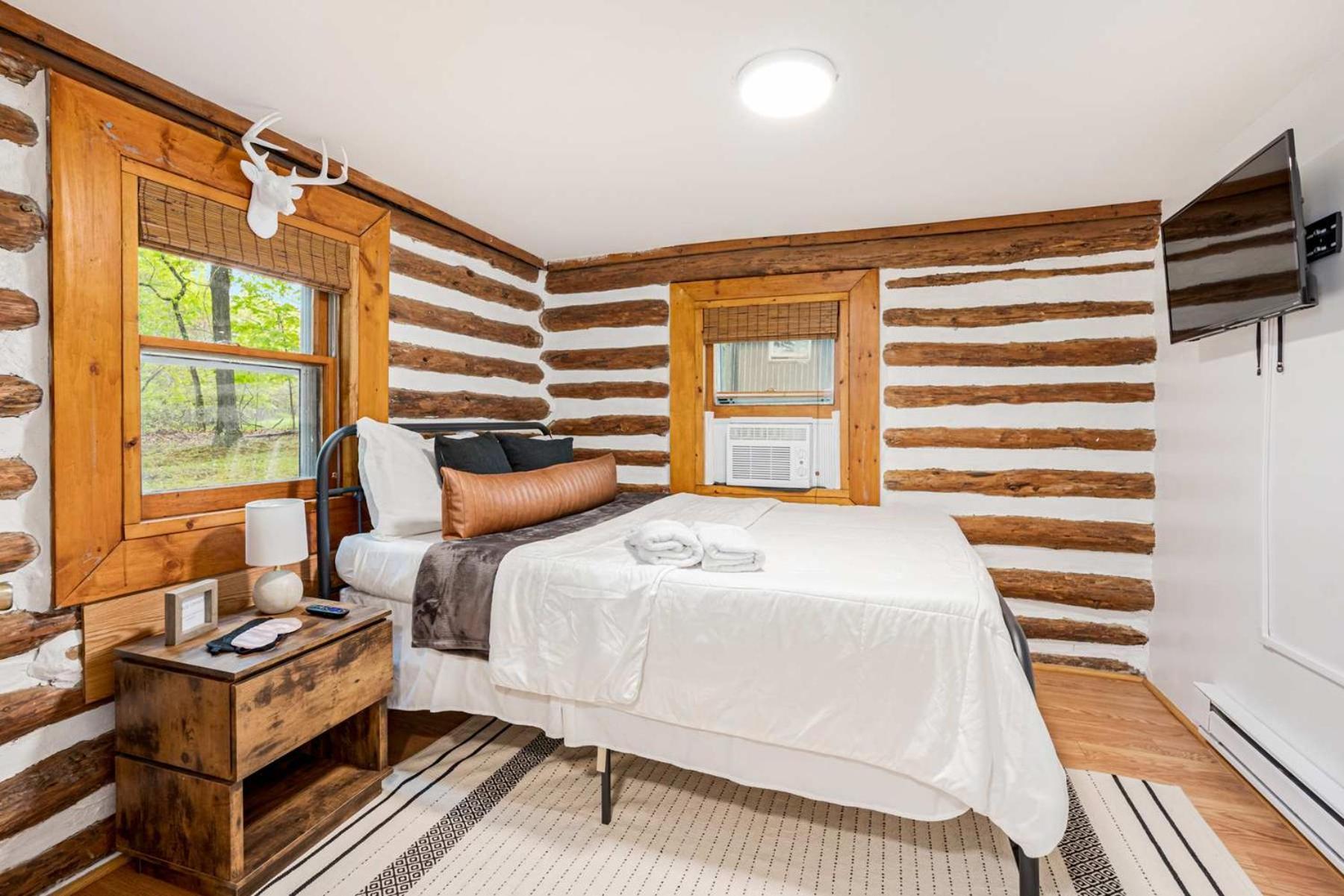 Modernized Log Cabin W Hot Tub Fire Pit & Views Berkeley Springs Bagian luar foto